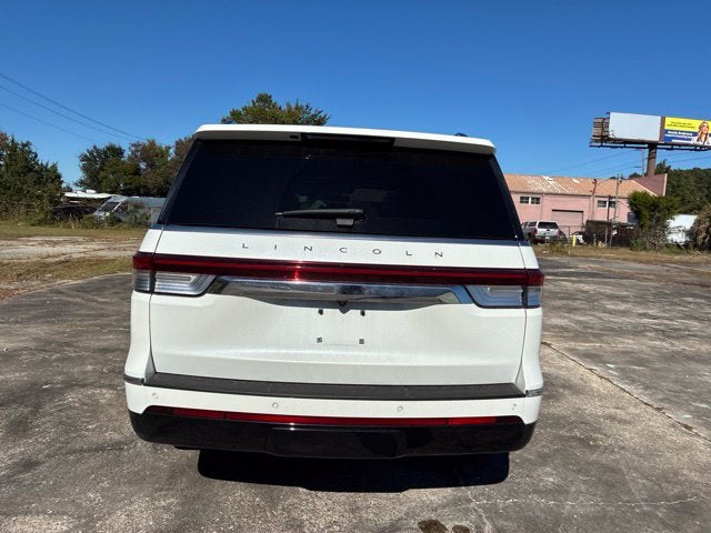 2024 Lincoln Navigator RESERVE SUV Slide 2