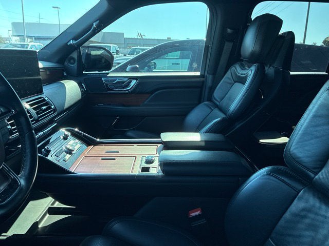 2024 Lincoln Navigator RESERVE SUV Slide 4
