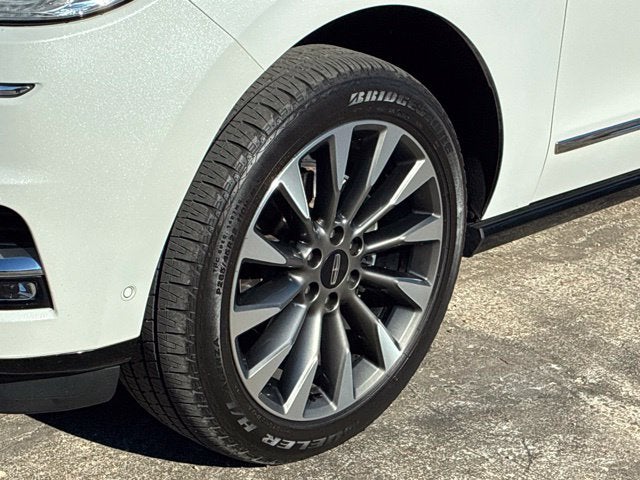 2021 Lincoln Navigator RESERVE SUV Slide 10