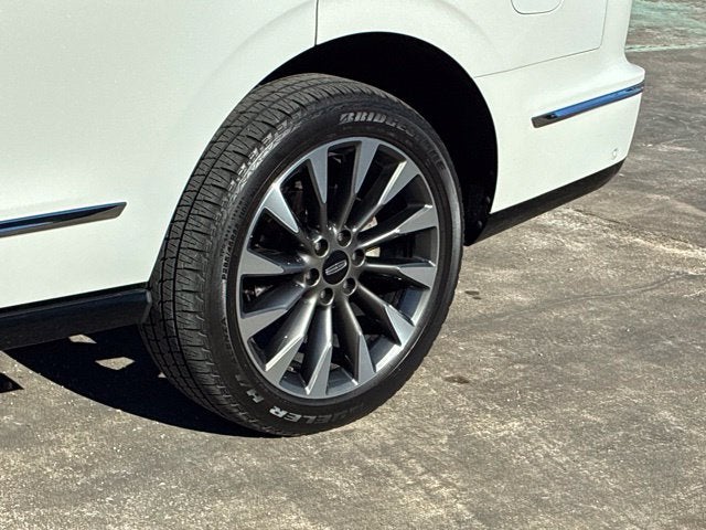 2021 Lincoln Navigator RESERVE SUV Slide 11