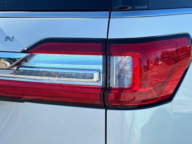 2021 Lincoln Navigator RESERVE SUV Slide 13
