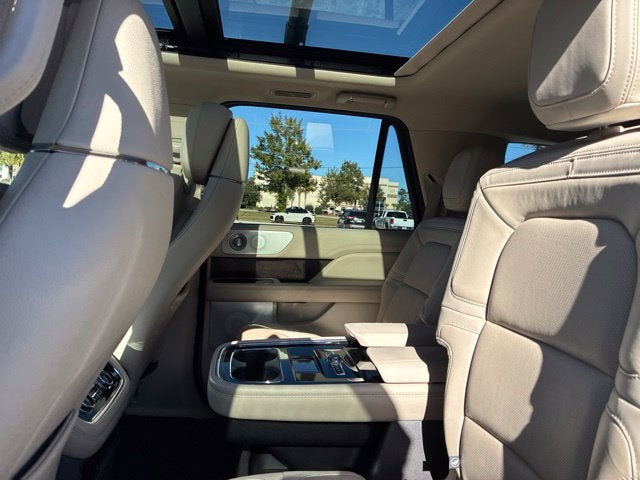 2021 Lincoln Navigator RESERVE SUV Slide 20