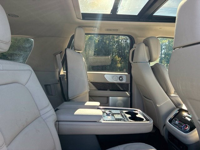 2021 Lincoln Navigator RESERVE SUV Slide 22
