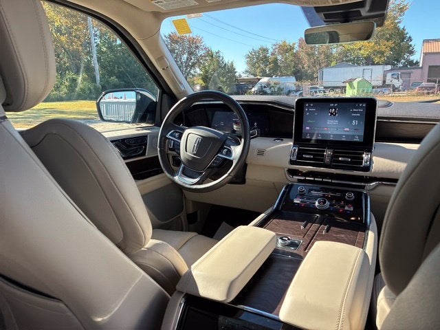 2021 Lincoln Navigator RESERVE SUV Slide 24