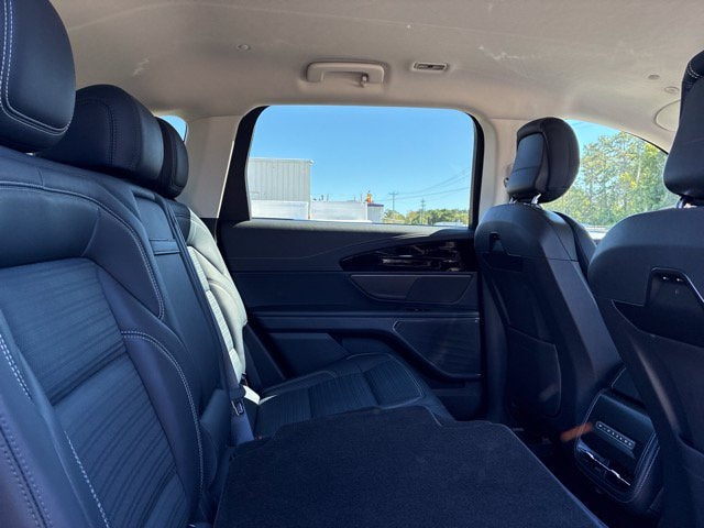 2024 Lincoln Nautilus RESERVE SUV Slide 21