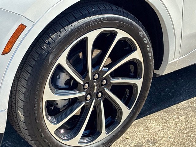 2026 Lincoln Nautilus BLACK LABEL SUV Slide 9