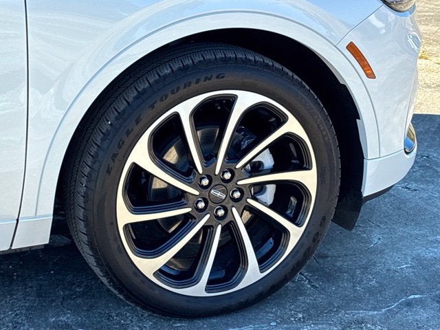 2026 Lincoln Nautilus BLACK LABEL SUV Slide 14