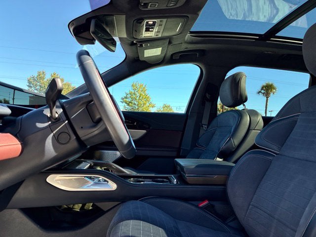 2026 Lincoln Nautilus BLACK LABEL SUV Slide 19
