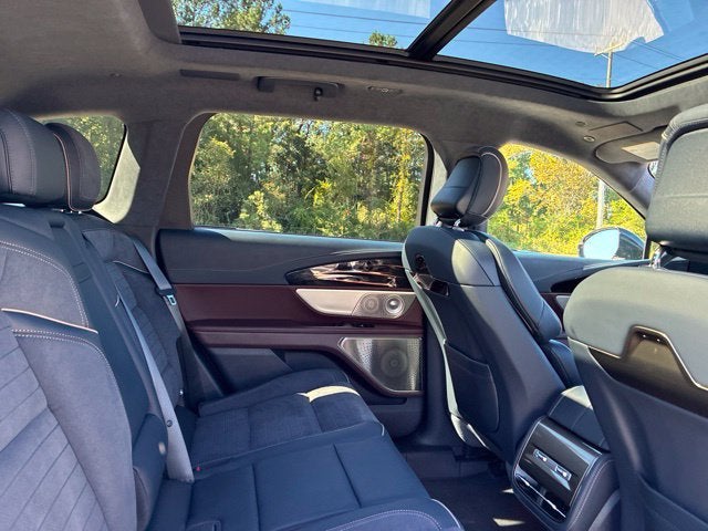 2026 Lincoln Nautilus BLACK LABEL SUV Slide 24