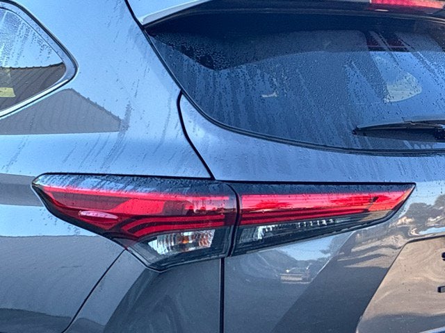 2023 Toyota Highlander PLATINUM SUV Slide 11