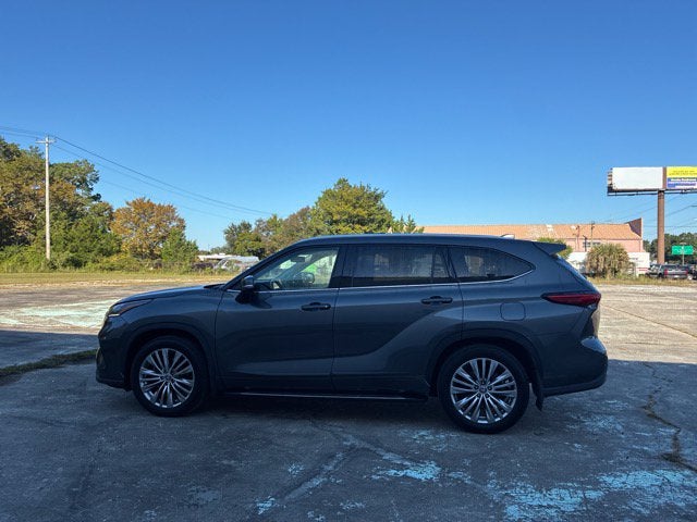 2023 Toyota Highlander PLATINUM SUV Slide 14