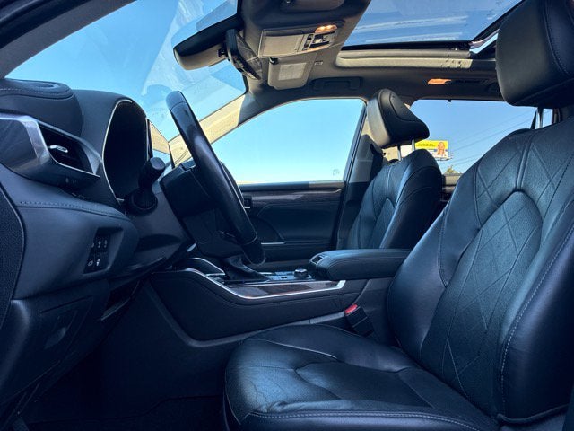 2023 Toyota Highlander PLATINUM SUV Slide 18