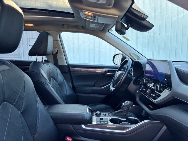 2023 Toyota Highlander PLATINUM SUV Slide 21
