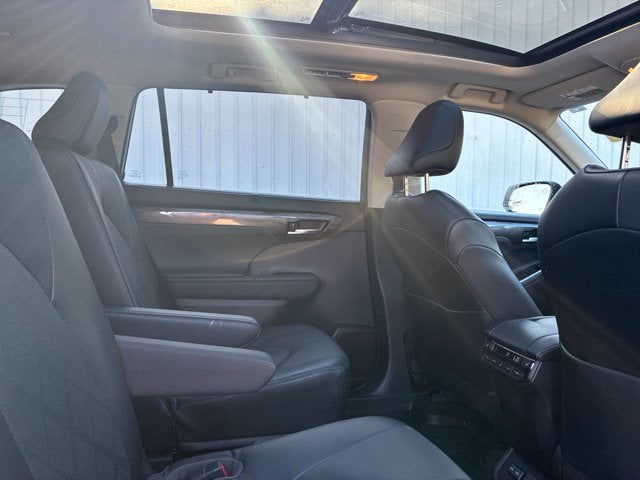2023 Toyota Highlander PLATINUM SUV Slide 21