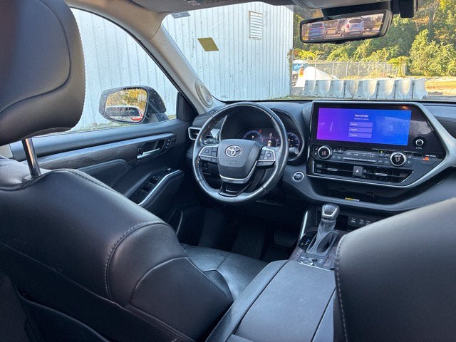 2023 Toyota Highlander PLATINUM SUV Slide 22