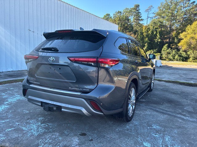 2023 Toyota Highlander PLATINUM SUV Slide 1