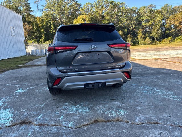 2023 Toyota Highlander PLATINUM SUV Slide 2