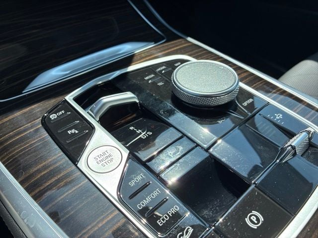 2024 BMW X7 XDRIVE40I SUV Slide 31