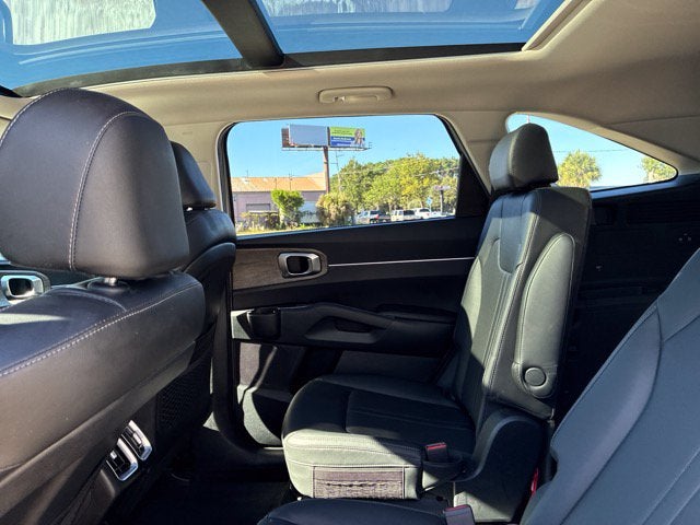 2023 Kia Sorento EX SUV Slide 20