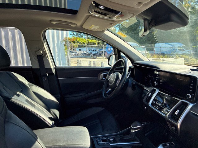 2023 Kia Sorento EX SUV Slide 21