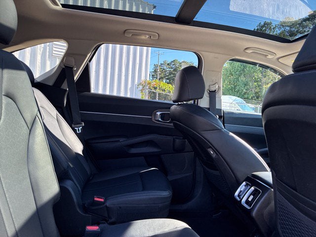 2023 Kia Sorento EX SUV Slide 22