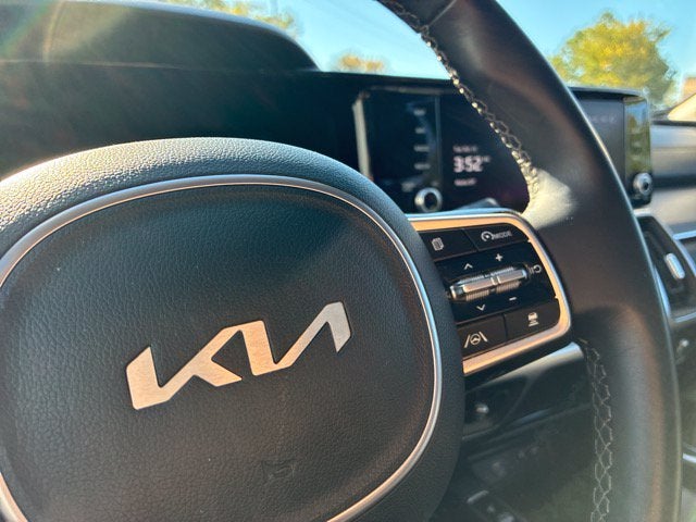2023 Kia Sorento EX SUV Slide 27