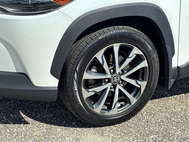 2022 Toyota Corolla Cross XLE SUV Slide 9
