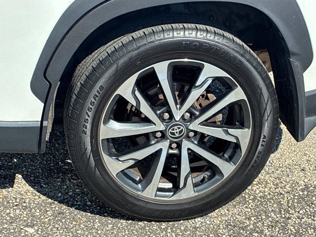 2022 Toyota Corolla Cross XLE SUV Slide 10