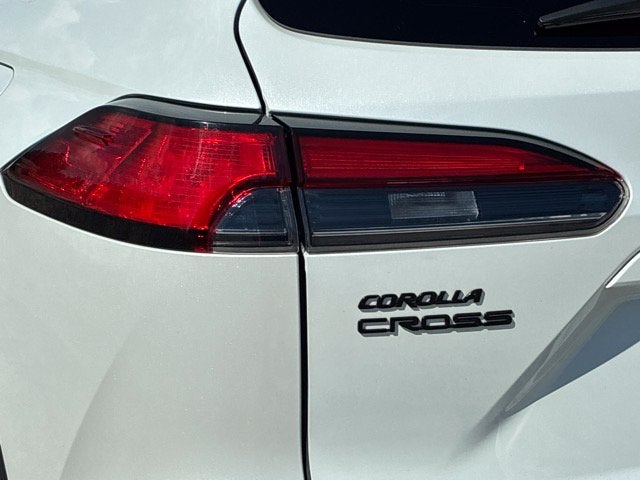 2022 Toyota Corolla Cross XLE SUV Slide 11