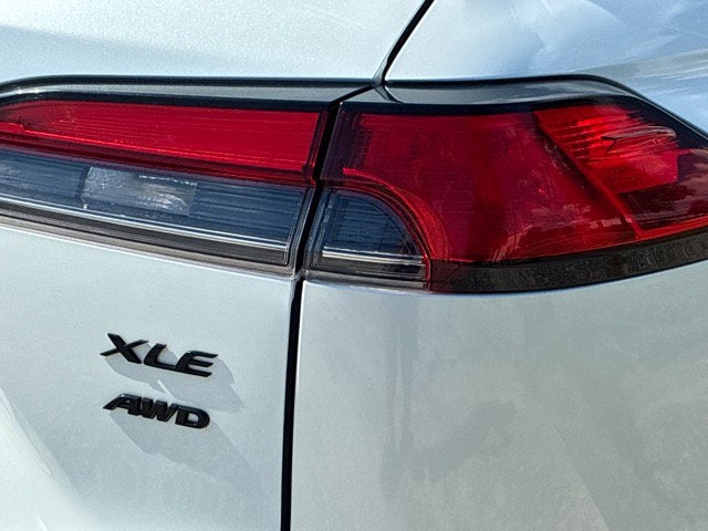 2022 Toyota Corolla Cross XLE SUV Slide 12