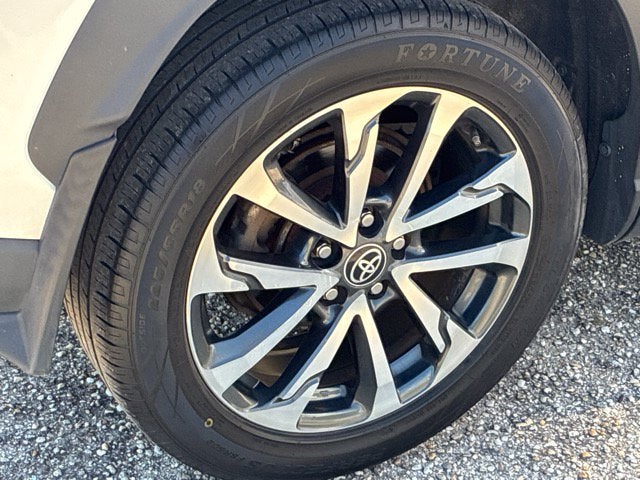 2022 Toyota Corolla Cross XLE SUV Slide 13