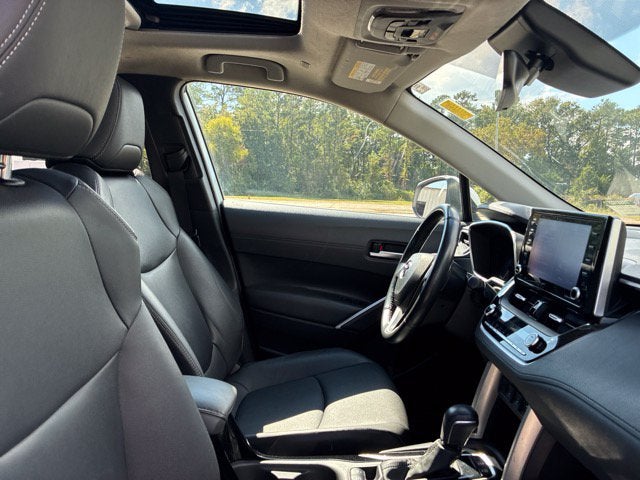 2022 Toyota Corolla Cross XLE SUV Slide 21