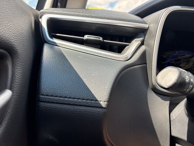 2022 Toyota Corolla Cross XLE SUV Slide 22