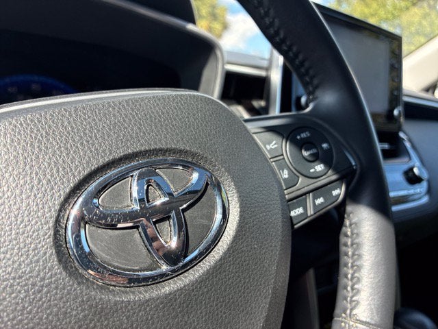 2022 Toyota Corolla Cross XLE SUV Slide 24
