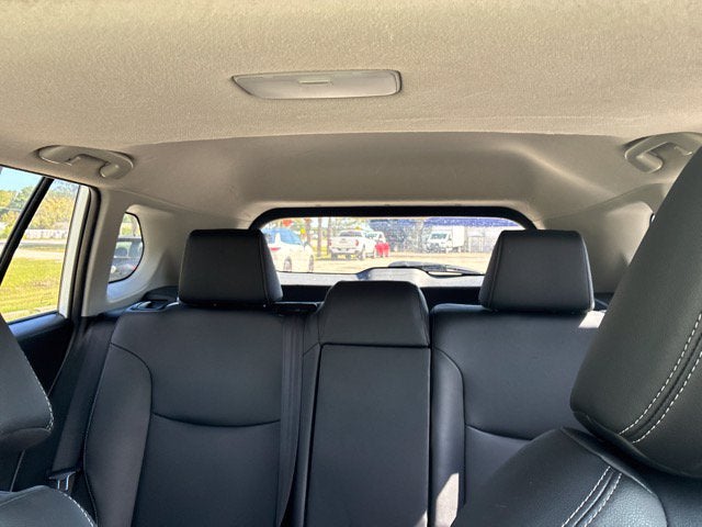 2022 Toyota Corolla Cross XLE SUV Slide 30