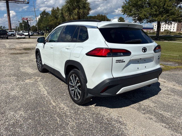 2022 Toyota Corolla Cross XLE SUV Slide 3