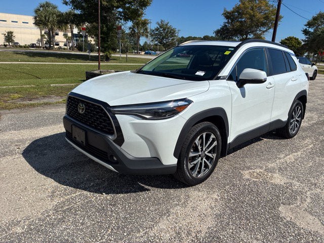 2022 Toyota Corolla Cross XLE SUV Slide 6