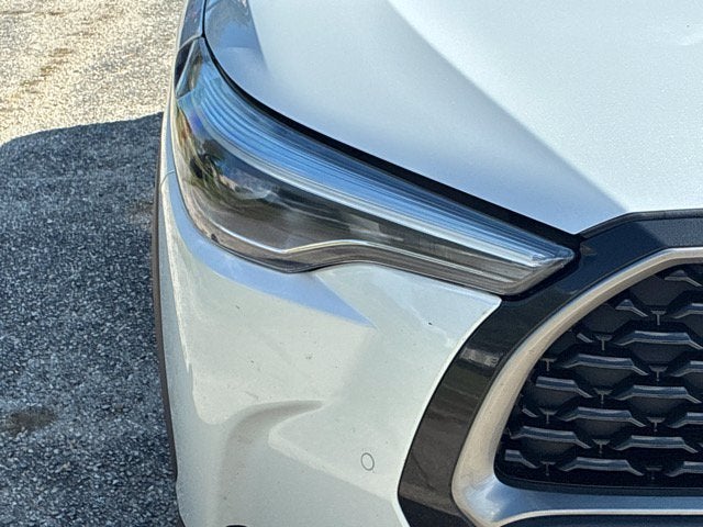 2022 Toyota Corolla Cross XLE SUV Slide 7