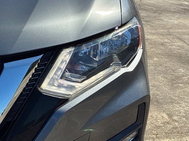 2019 Nissan Rogue SV SUV Slide 9