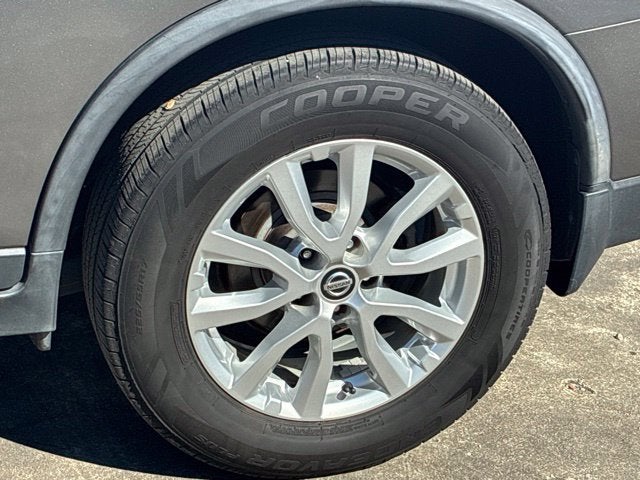 2019 Nissan Rogue SV SUV Slide 11