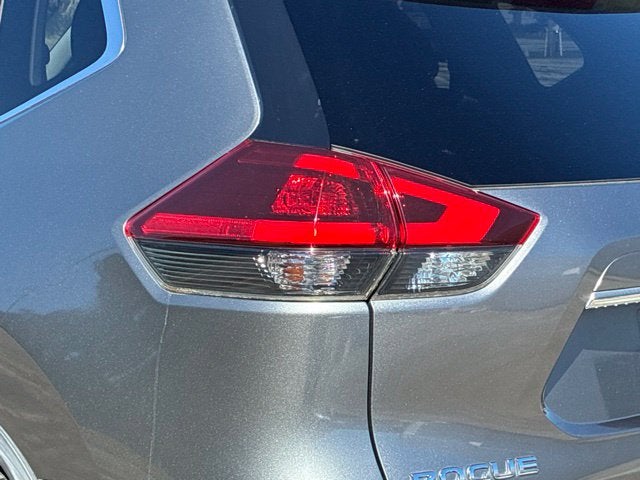 2019 Nissan Rogue SV SUV Slide 12