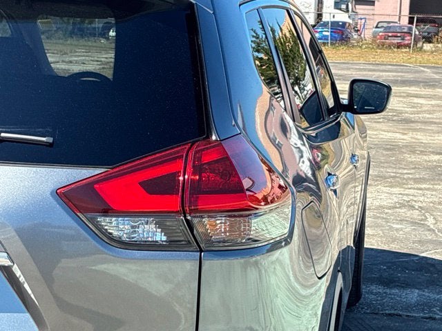 2019 Nissan Rogue SV SUV Slide 13
