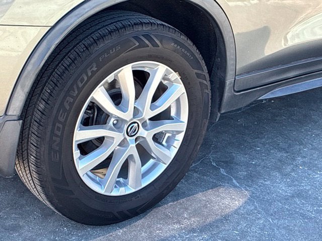 2019 Nissan Rogue SV SUV Slide 14