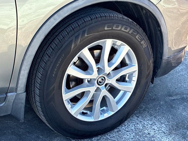 2019 Nissan Rogue SV SUV Slide 15