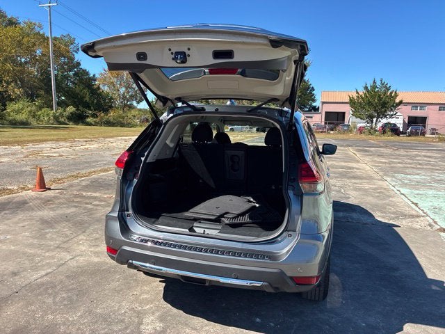 2019 Nissan Rogue SV SUV Slide 17