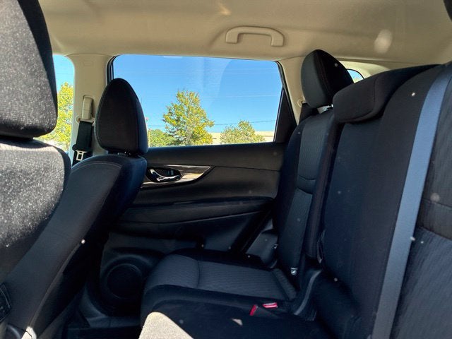 2019 Nissan Rogue SV SUV Slide 21