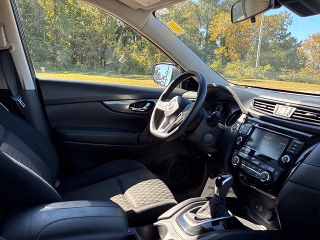 2019 Nissan Rogue SV SUV Slide 22