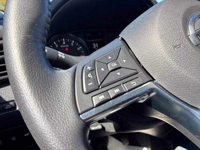 2019 Nissan Rogue SV SUV Slide 26