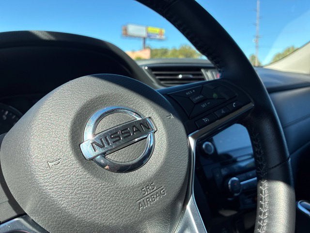 2019 Nissan Rogue SV SUV Slide 27