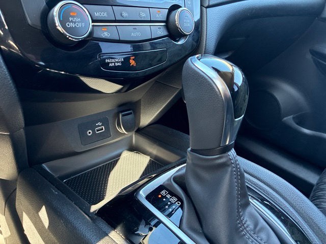 2019 Nissan Rogue SV SUV Slide 30